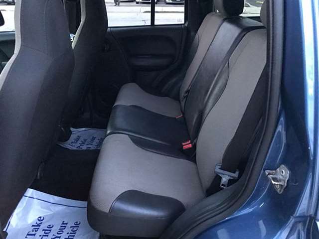 2004 Jeep Liberty 4dr Sport 4WD SUV